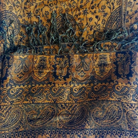 Paisley pashmina scarf - Picture 4 of 8